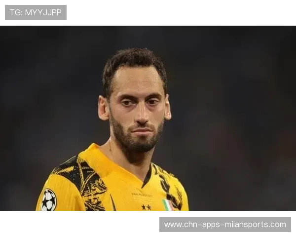 恰尔汗奥卢任意球贴地穿人墙入网 恰尔汗奥卢任意球贴地穿人墙入网