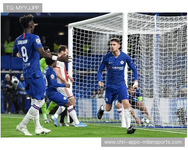 那不勒斯本土核心掌控比赛节奏,远射差点再度破门 那不勒斯本土核心掌控比赛节奏,远射差点再度破门