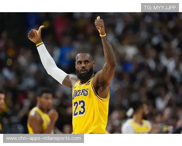 詹姆斯篮下弧顶得手，湖人以经验碾压对手