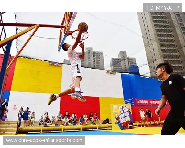 字母哥玩滑板差点摔倒,引发篮球与极限运动的完美碰撞 字母哥玩滑板差点摔倒,引发篮球与极限运动的完美碰撞