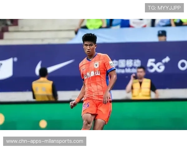 彭啸防守覆盖整个禁区:一座移动的铁壁 彭啸防守覆盖整个禁区:一座移动的铁壁