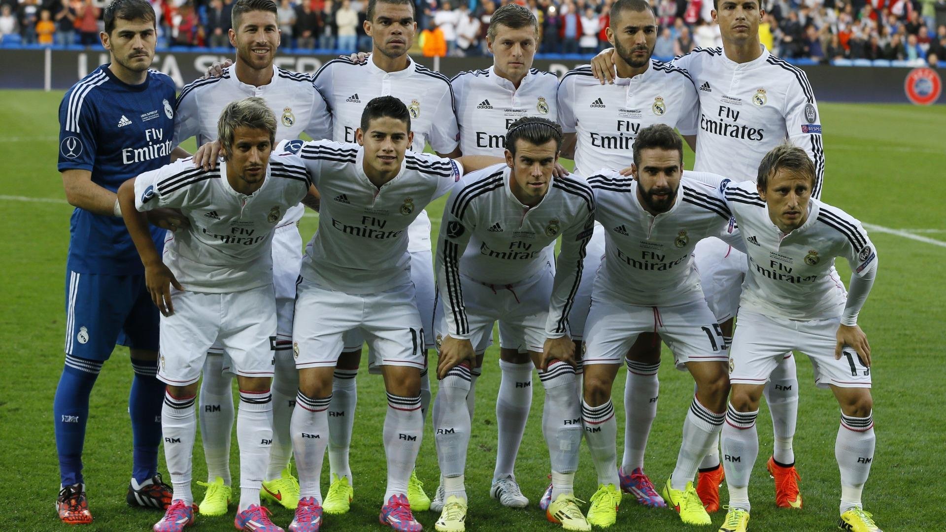 佛罗伦萨三前锋配合打出精彩攻势，佛罗伦萨阵型