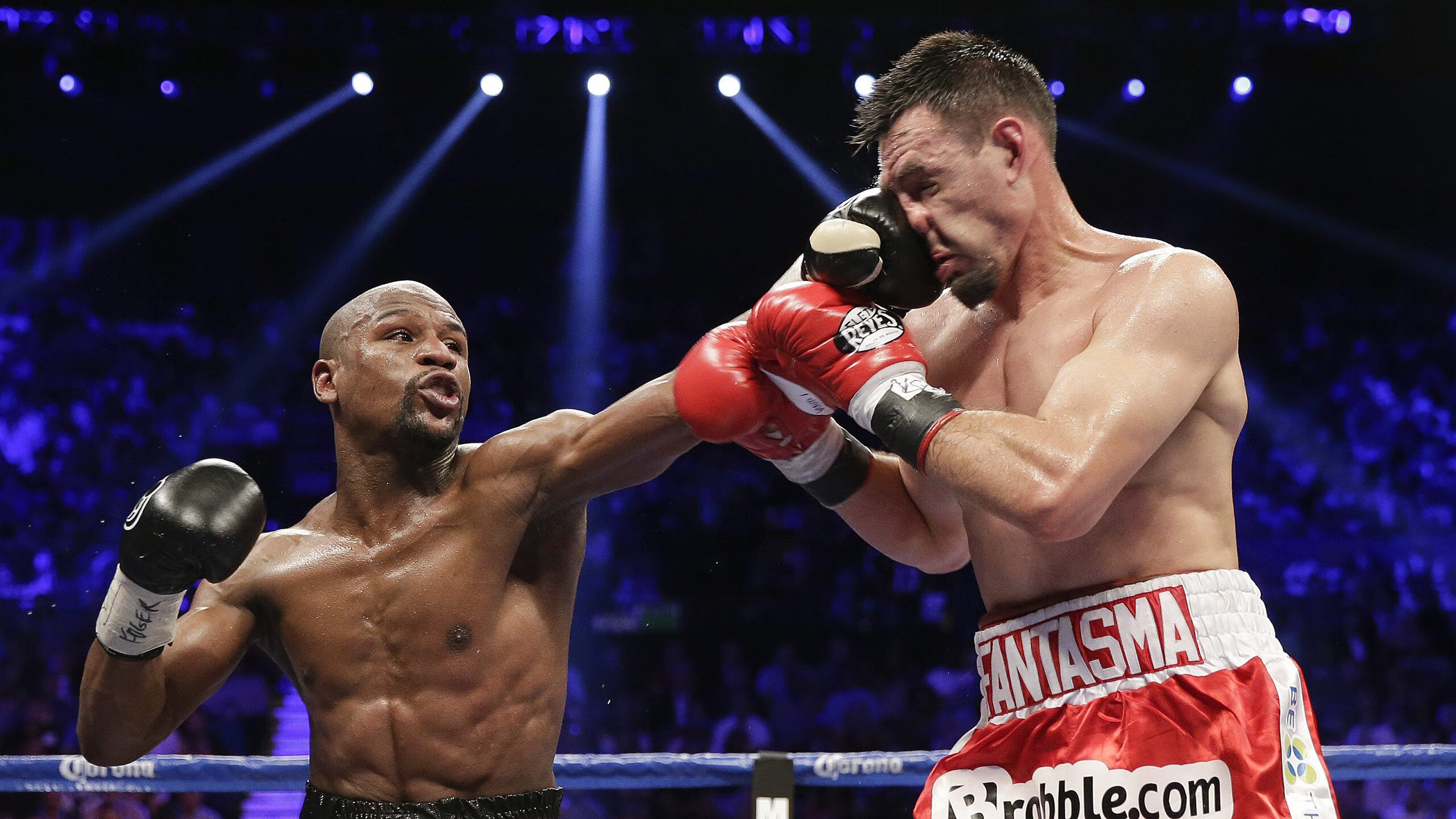 全黑队的配合精妙，攻防转换迅速流畅，全黑队服